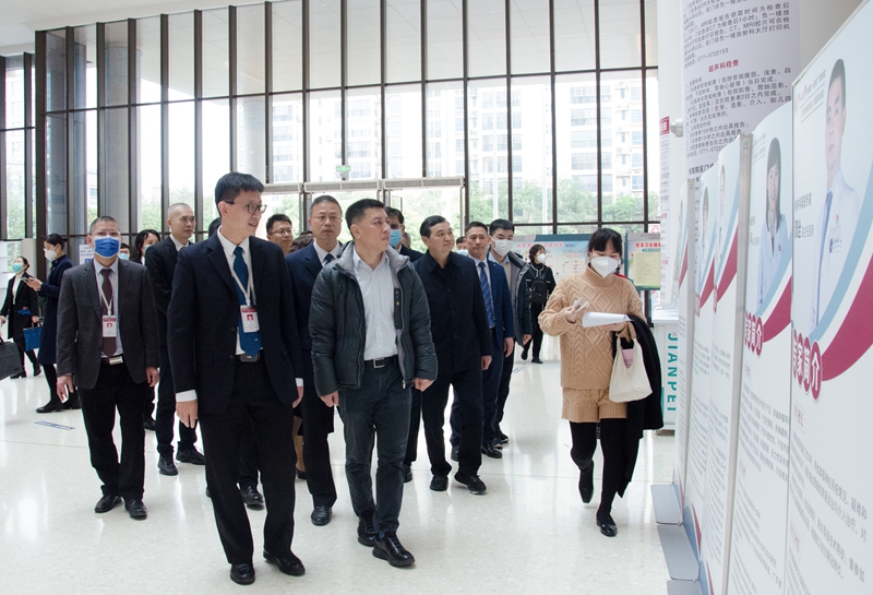 国家发展改革委社会司副司长孙志诚一行到中山一院广西医院(自治区人民医院东院)调研