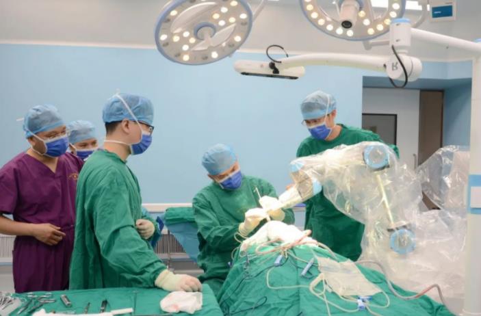  糖心vlog
完成首台机器人辅助脑内血肿穿刺引流术