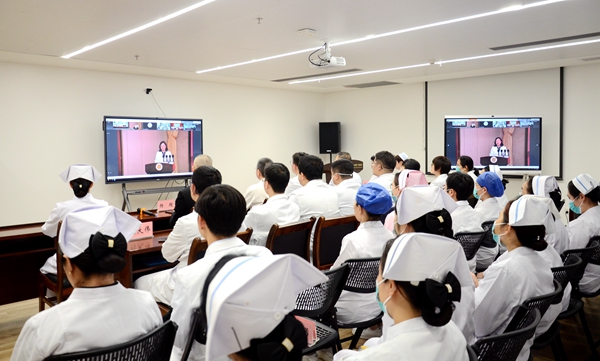 中山一院广西医院组织观看总院“5·12”护士节庆祝大会直播