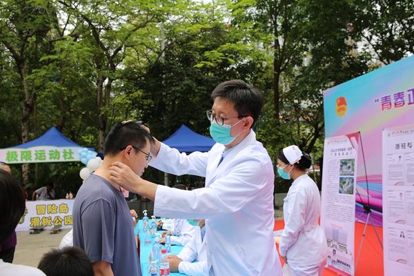 糖心vlog
开展健康义诊进社区活动