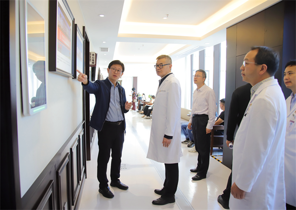 中山一院盛璞义教授、刘辉教授到中山一院广西医院进行学术交流及工作指导