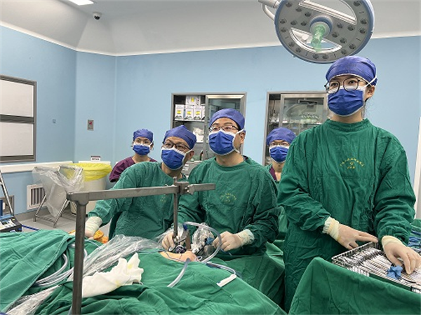中山一院广西医院经腋窝腔镜甲状腺手术让切口“隐身”